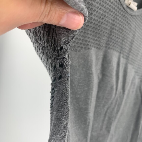 Fabletics gray seamless athletic long sleeve top xs - Picture 10 of 10